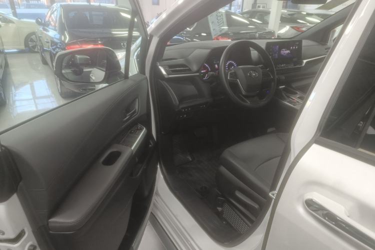 Used Toyota Granvia 2026 Model 2.5L Hybrid Comfort Edition Driver Seat