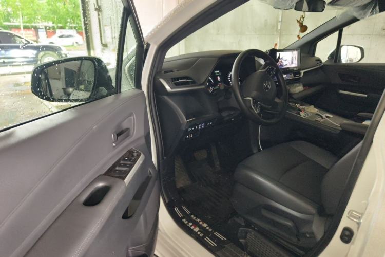 Used Toyota Granvia 2026 Model 2.5L Hybrid Comfort Edition Driver Seat