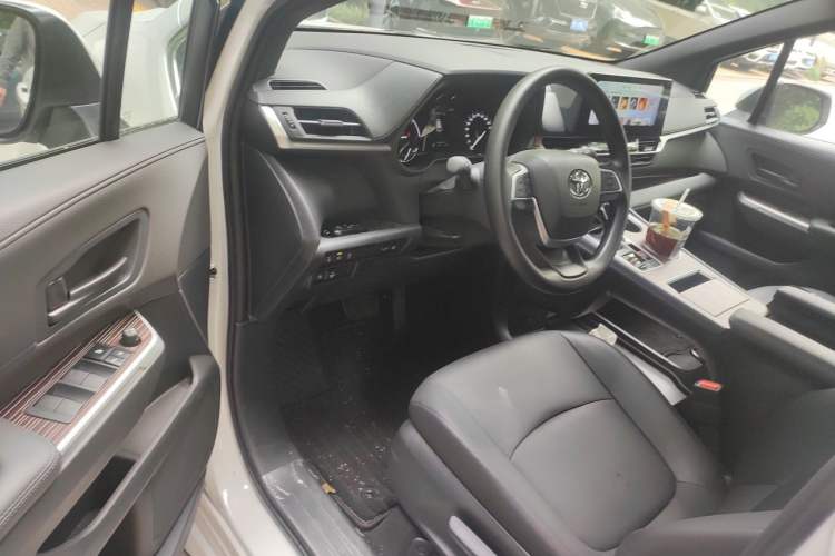 Used Toyota Granvia 2026 Model 2.5L Hybrid Comfort Edition Driver Seat