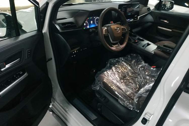 Used Toyota Granvia 2026 Model 2.5L Hybrid Prestige PLUS Four-Wheel Drive Edition Driver Seat