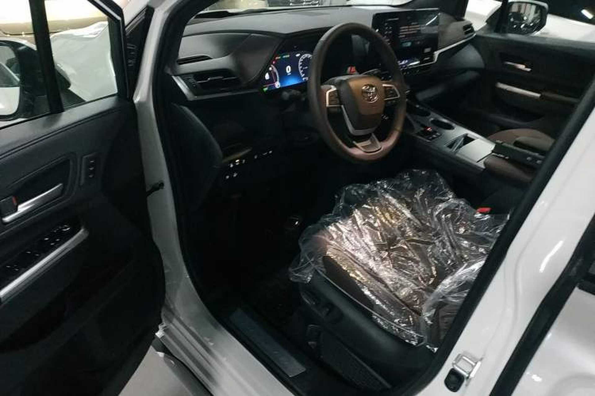 Used Toyota Granvia 2026 Model 2.5L Hybrid Prestige PLUS Four-Wheel Drive Edition Driver Seat