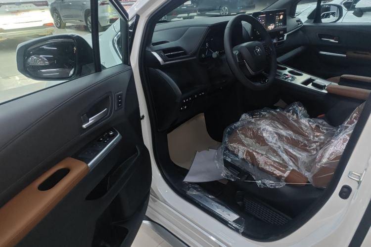 Used Toyota Granvia 2026 Model 2.5L Hybrid Prestige ULTRA Edition Driver Seat