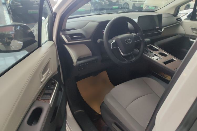 Used Toyota Granvia 2026 Model 2.5L Hybrid Comfort Edition Driver Seat