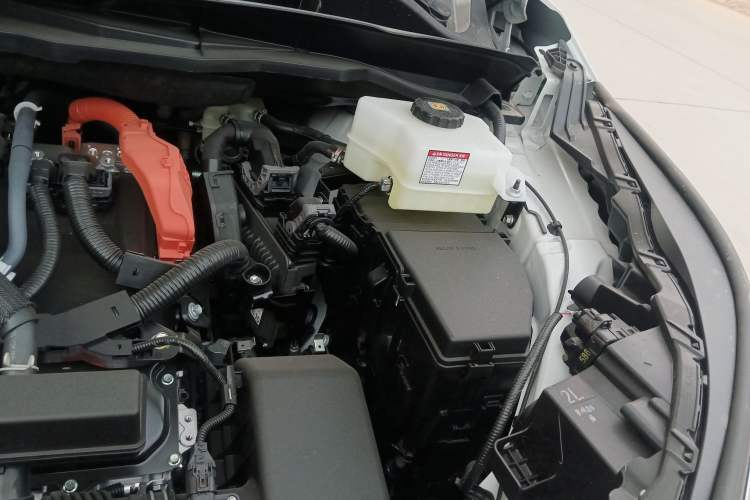 Used Toyota Granvia 2026 Model 2.5L Hybrid Prestige PLUS Four-Wheel Drive Edition Engine Bay Left