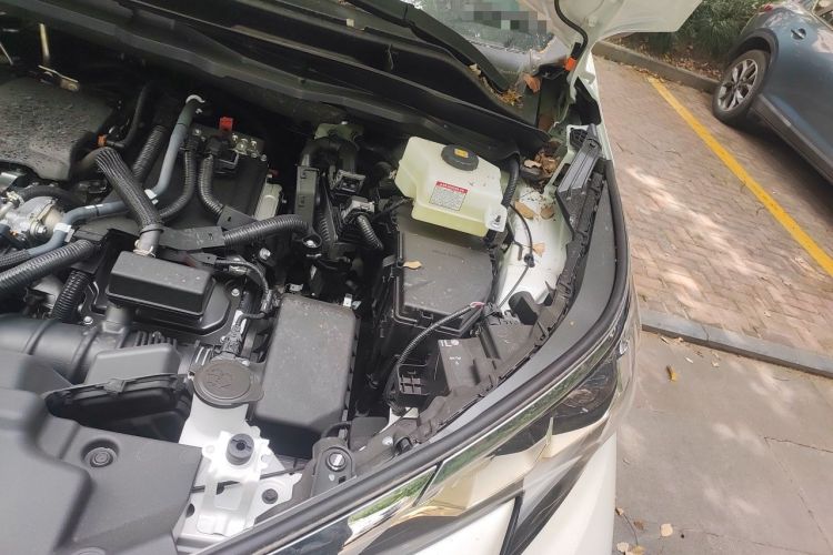 Used Toyota Granvia 2026 Model 2.5L Hybrid Comfort Edition Engine Bay Left