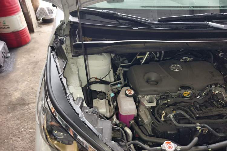 Used Toyota Granvia 2026 Model 2.5L Hybrid Comfort Edition Engine Bay Right