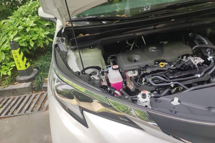 Used Toyota Granvia 2026 Model 2.5L Hybrid Comfort Edition Engine Bay Right