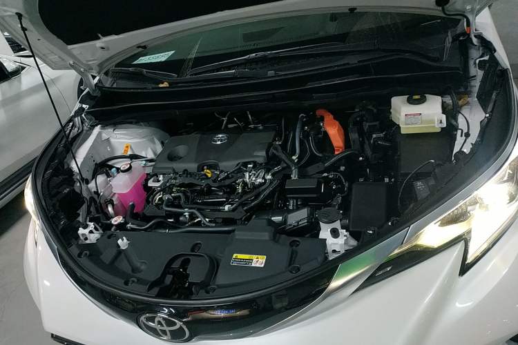 Used Toyota Granvia 2026 Model 2.5L Hybrid Prestige PLUS Four-Wheel Drive Edition Engine Bay