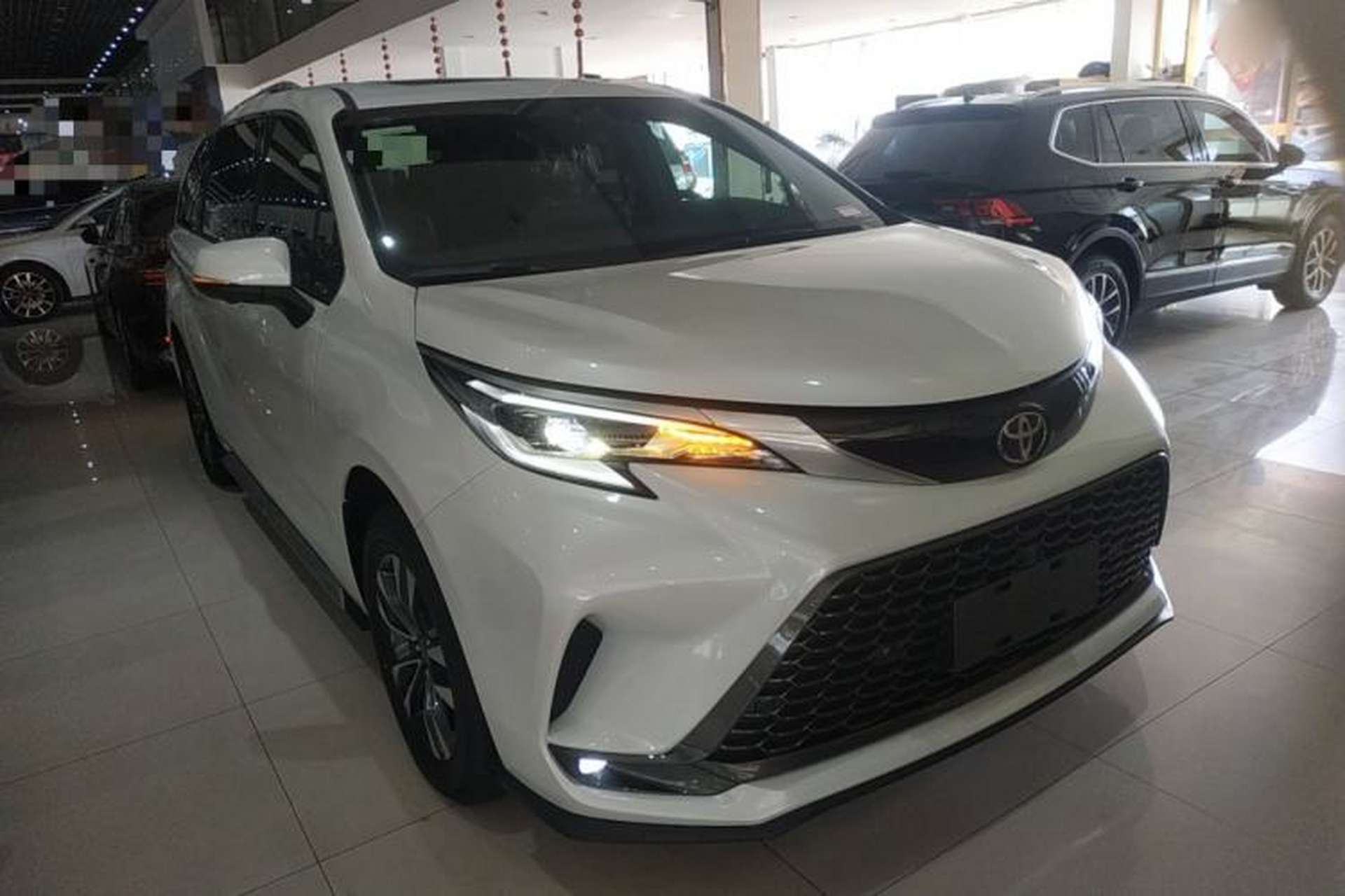 Used Toyota Granvia 2026 Model 2.5L Hybrid Prestige PLUS Four-Wheel Drive Edition Exterior 1