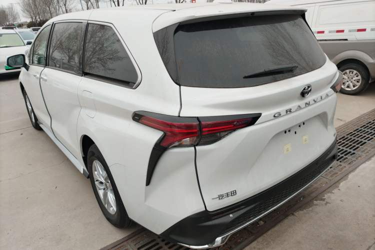 Used Toyota Granvia 2026 Model 2.5L Hybrid Comfort Edition Exterior 2