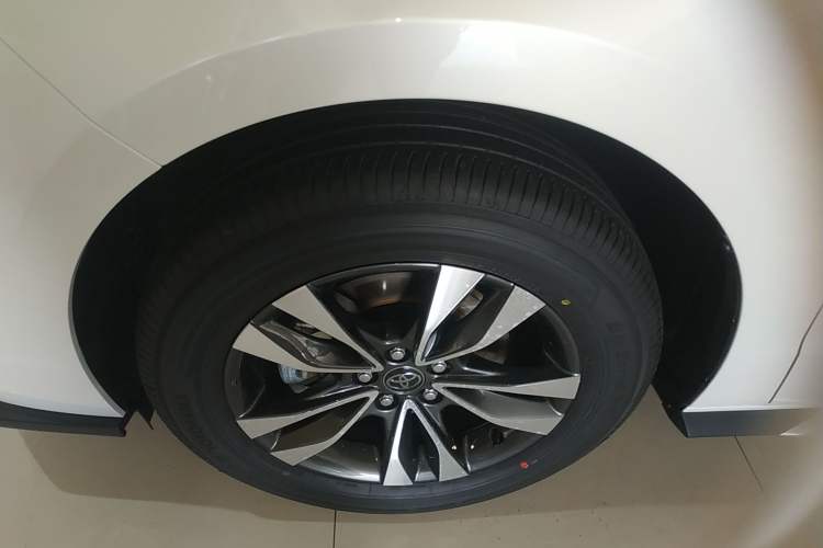 Used Toyota Granvia 2026 Model 2.5L Hybrid Prestige PLUS Four-Wheel Drive Edition Exterior 4