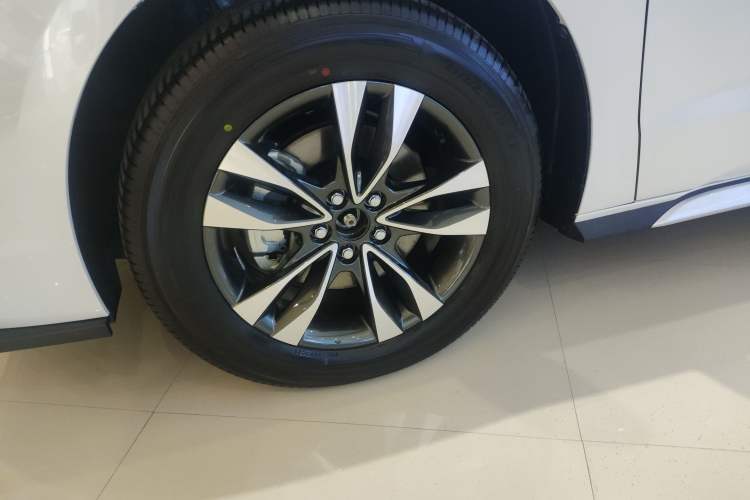 Used Toyota Granvia 2026 Model 2.5L Hybrid Prestige PLUS Four-Wheel Drive Edition Exterior 4