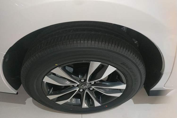 Used Toyota Granvia 2026 Model 2.5L Hybrid Prestige PLUS Four-Wheel Drive Edition Exterior 5