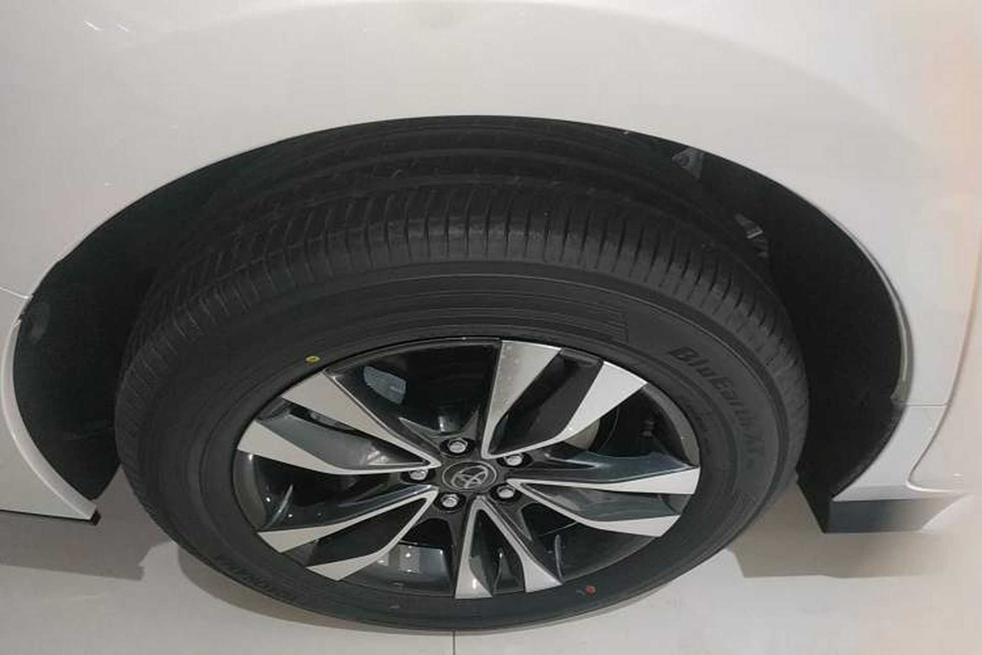 Used Toyota Granvia 2026 Model 2.5L Hybrid Prestige PLUS Four-Wheel Drive Edition Exterior 5
