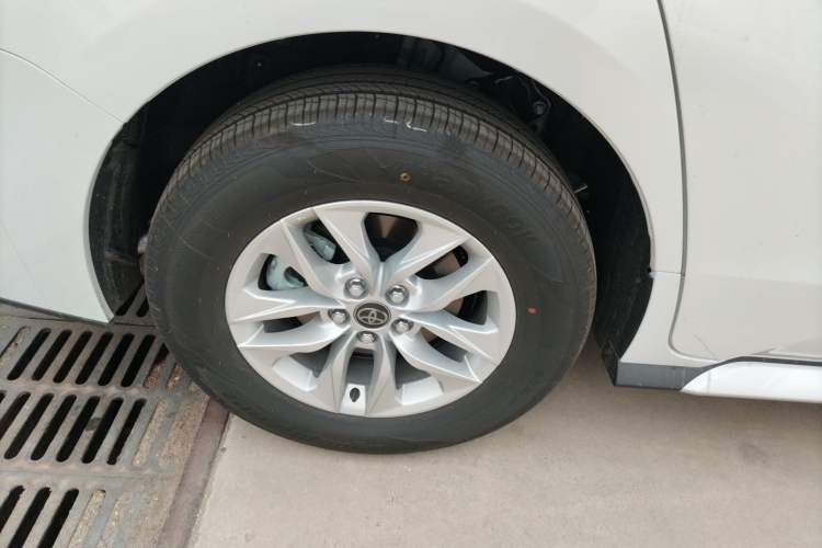 Used Toyota Granvia 2026 Model 2.5L Hybrid Comfort Edition Exterior 5