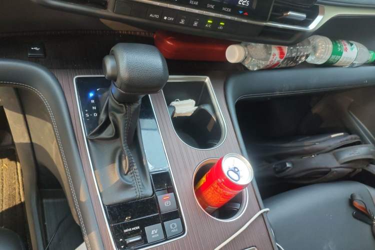 Used Toyota Granvia 2026 Model 2.5L Hybrid Comfort Edition Gear Lever
