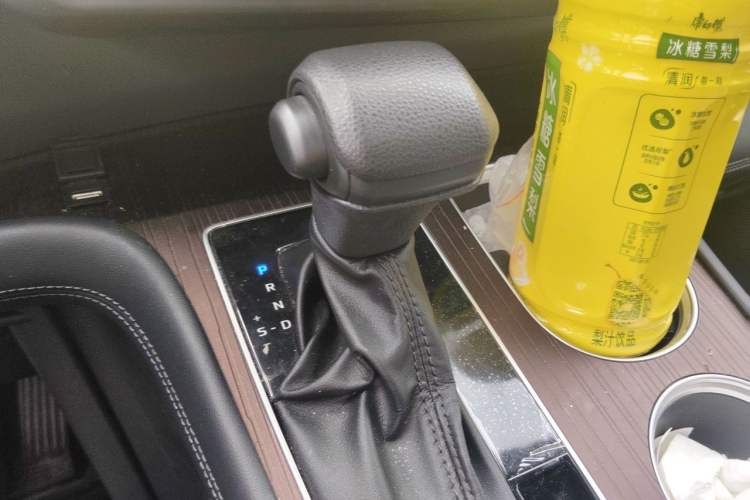 Used Toyota Granvia 2026 Model 2.5L Hybrid Comfort Edition Gear Lever