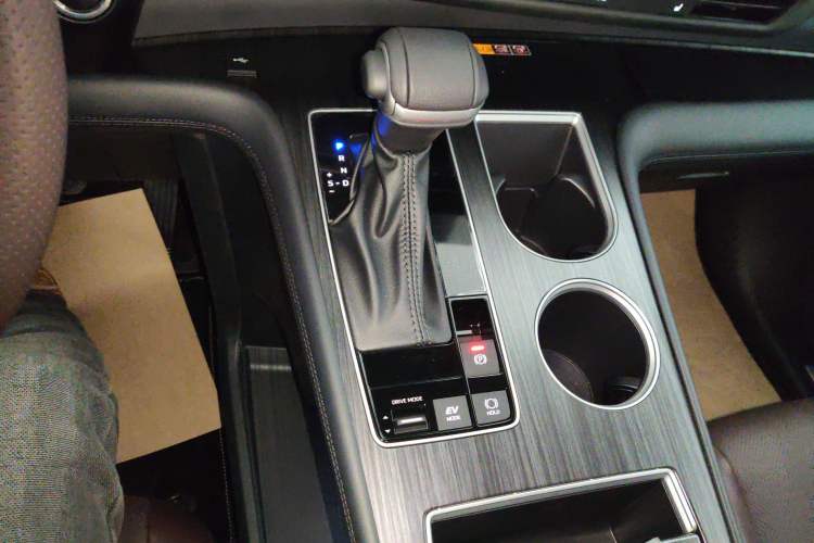 Used Toyota Granvia 2026 Model 2.5L Hybrid Prestige PLUS Four-Wheel Drive Edition Gear Lever