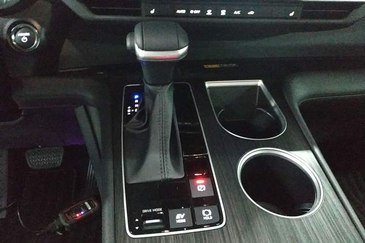 Used Toyota Granvia 2026 Model 2.5L Hybrid Prestige PLUS Four-Wheel Drive Edition Gear Lever