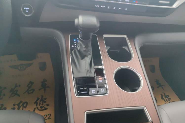 Used Toyota Granvia 2026 Model 2.5L Hybrid Comfort Edition Gear Lever