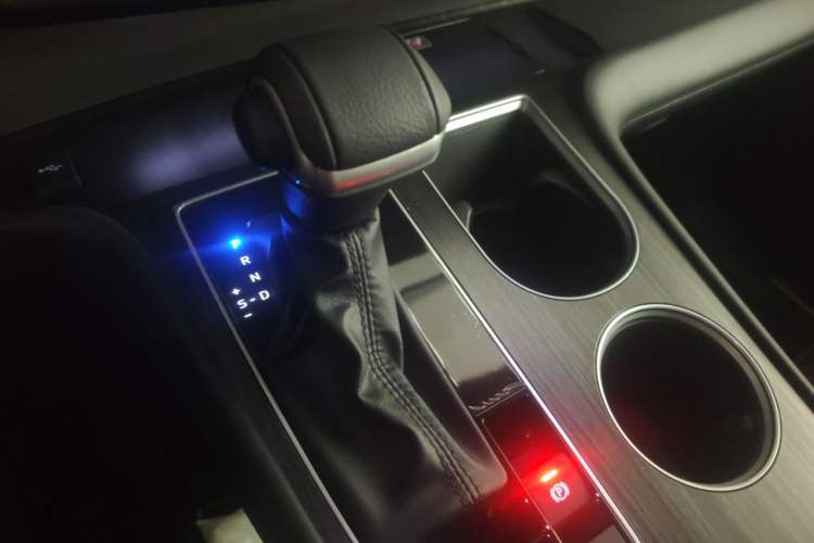 Used Toyota Granvia 2026 Model 2.5L Hybrid Prestige MAX Four-Wheel Drive Edition Gear Lever