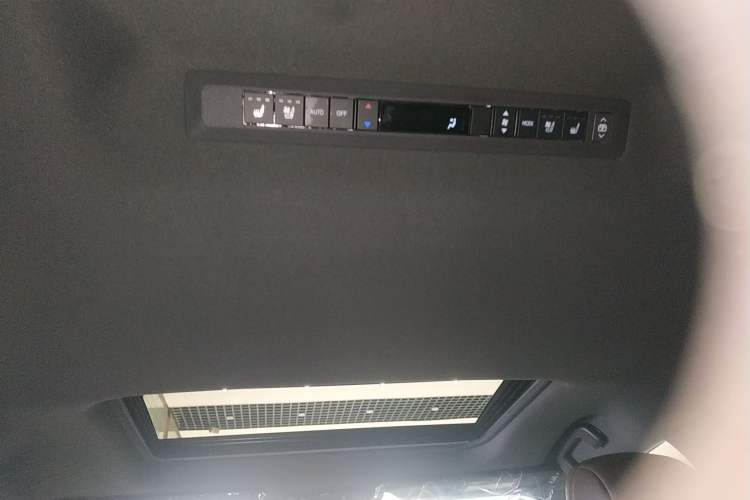 Used Toyota Granvia 2026 Model 2.5L Hybrid Prestige PLUS Four-Wheel Drive Edition Headliner