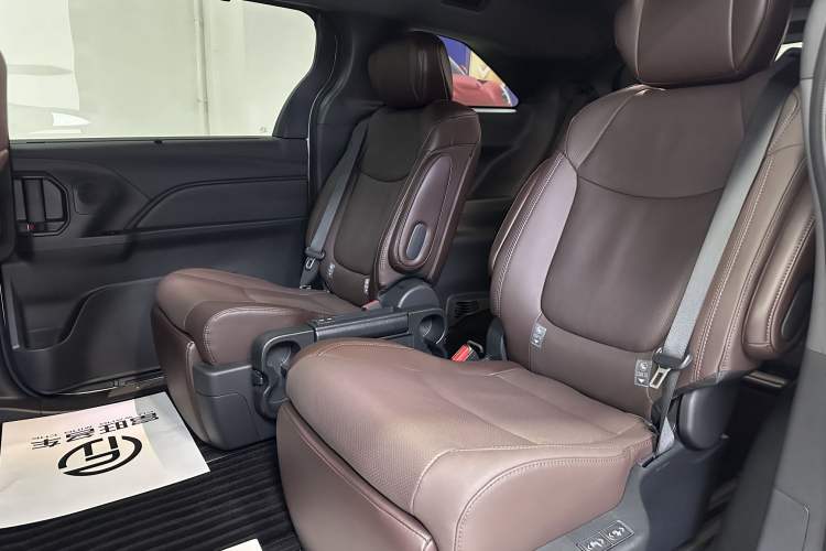 Used Toyota Granvia 2026 Model 2.5L Hybrid Prestige MAX Four-Wheel Drive Edition Headliner
