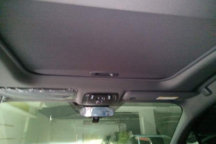 Used Toyota Granvia 2026 Model 2.5L Hybrid Comfort Edition Headliner