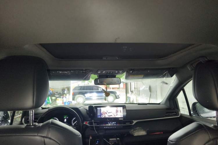 Used Toyota Granvia 2026 Model 2.5L Hybrid Comfort Edition Headliner