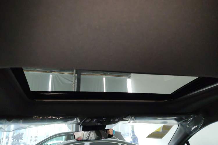 Used Toyota Granvia 2026 Model 2.5L Hybrid Prestige PLUS Four-Wheel Drive Edition Headliner