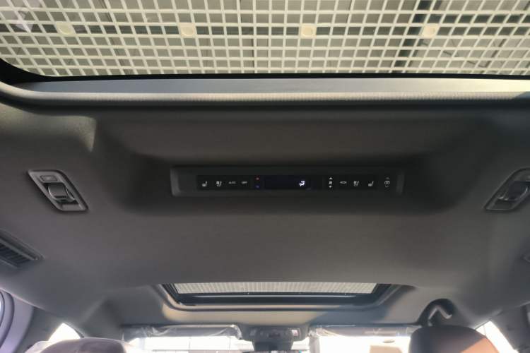Used Toyota Granvia 2026 Model 2.5L Hybrid Prestige PLUS Four-Wheel Drive Edition Headliner