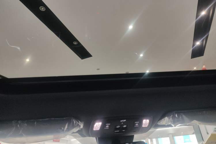 Used Toyota Granvia 2026 Model 2.5L Hybrid Prestige PLUS Four-Wheel Drive Edition Headliner