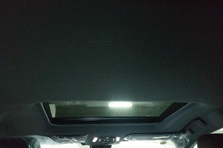 Used Toyota Granvia 2026 Model 2.5L Hybrid Prestige PLUS Four-Wheel Drive Edition Headliner