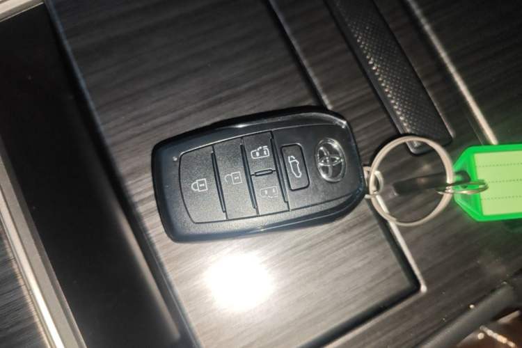 Used Toyota Granvia 2026 Model 2.5L Hybrid Prestige ULTRA Edition Interior 1