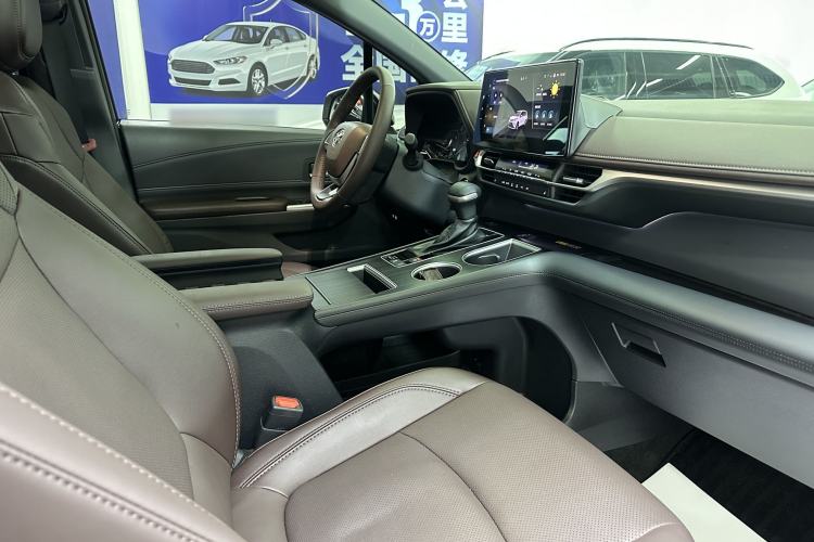 Used Toyota Granvia 2026 Model 2.5L Hybrid Prestige MAX Four-Wheel Drive Edition Interior 10