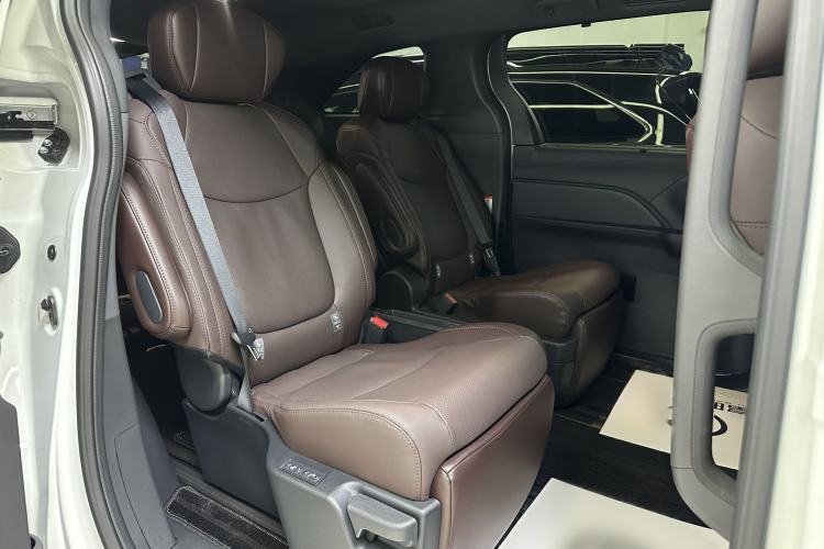 Used Toyota Granvia 2026 Model 2.5L Hybrid Prestige MAX Four-Wheel Drive Edition Interior 11