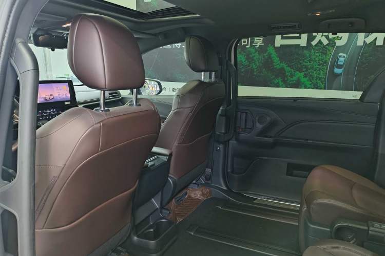 Used Toyota Granvia 2026 Model 2.5L Hybrid Prestige MAX Four-Wheel Drive Edition Interior 11