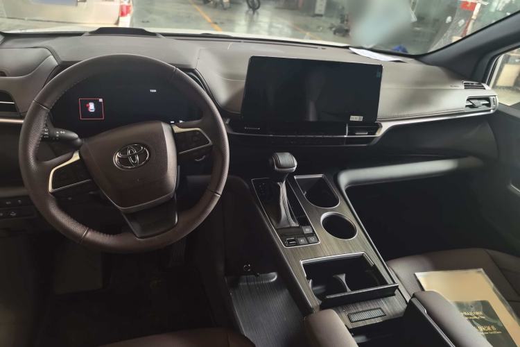 Used Toyota Granvia 2026 Model 2.5L Hybrid Prestige PLUS Four-Wheel Drive Edition Interior 2
