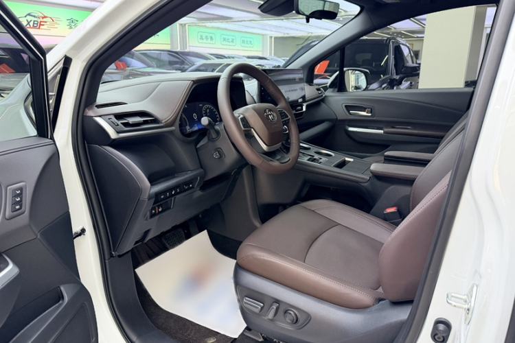 Used Toyota Granvia 2026 Model 2.5L Hybrid Prestige MAX Four-Wheel Drive Edition Interior 2