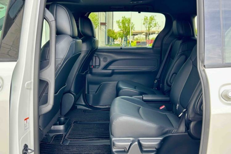 Used Toyota Granvia 2026 Model 2.5L Hybrid Comfort Edition Interior 3