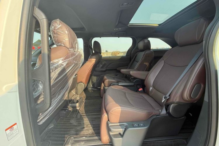 Used Toyota Granvia 2026 Model 2.5L Hybrid Prestige PLUS Four-Wheel Drive Edition Interior 3