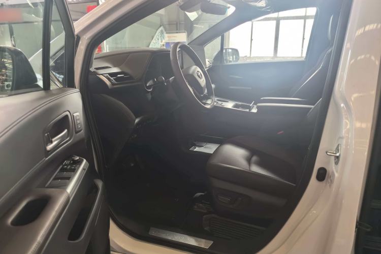 Used Toyota Granvia 2026 Model 2.5L Hybrid Prestige PLUS Four-Wheel Drive Edition Interior 4