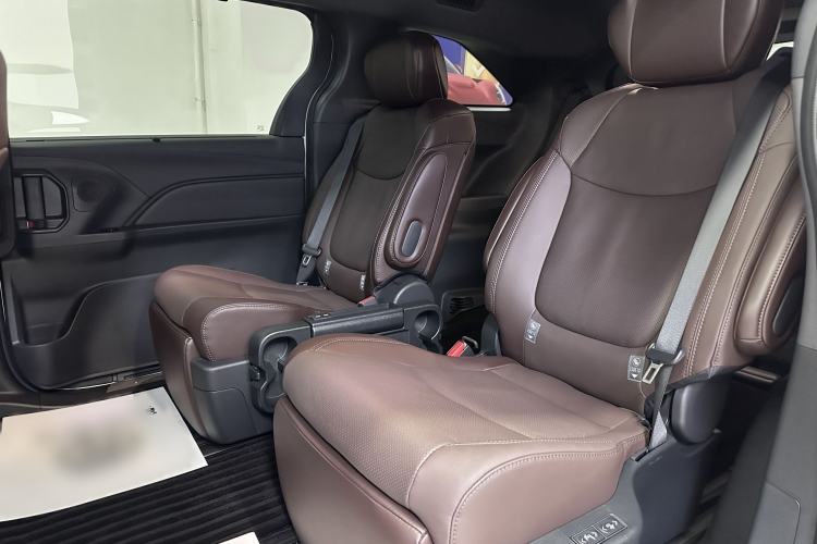 Used Toyota Granvia 2026 Model 2.5L Hybrid Prestige MAX Four-Wheel Drive Edition Interior 5