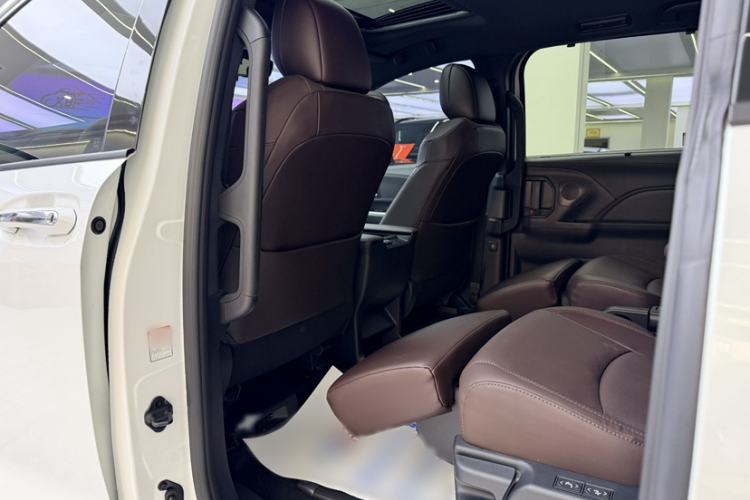 Used Toyota Granvia 2026 Model 2.5L Hybrid Prestige MAX Four-Wheel Drive Edition Interior 5