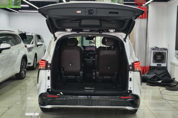 Used Toyota Granvia 2026 Model 2.5L Hybrid Prestige MAX Four-Wheel Drive Edition Interior 6