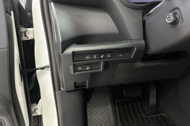 Used Toyota Granvia 2026 Model 2.5L Hybrid Prestige MAX Four-Wheel Drive Edition Interior 8