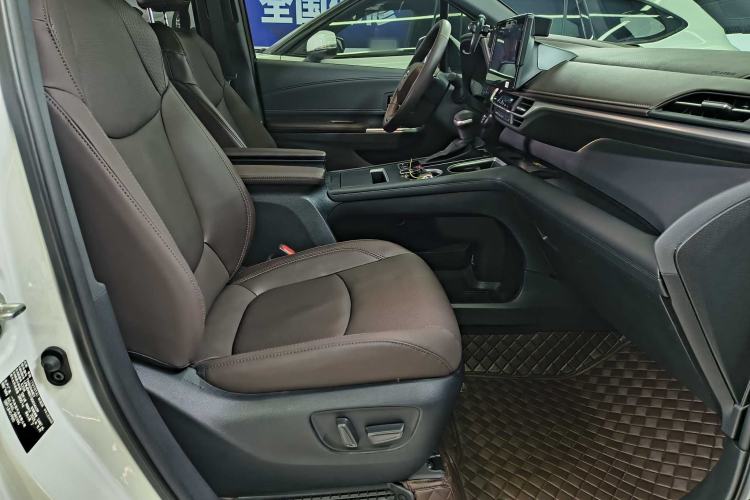 Used Toyota Granvia 2026 Model 2.5L Hybrid Prestige MAX Four-Wheel Drive Edition Interior 9