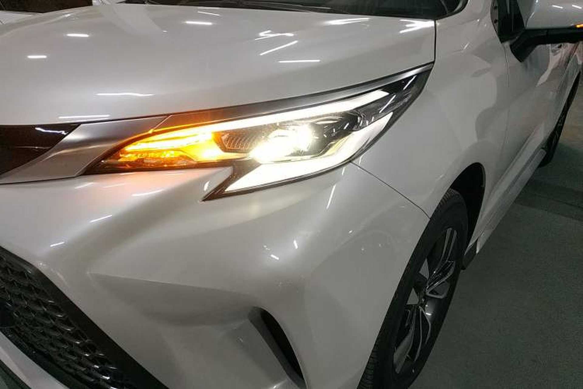 Used Toyota Granvia 2026 Model 2.5L Hybrid Prestige PLUS Four-Wheel Drive Edition Left Front Headlight