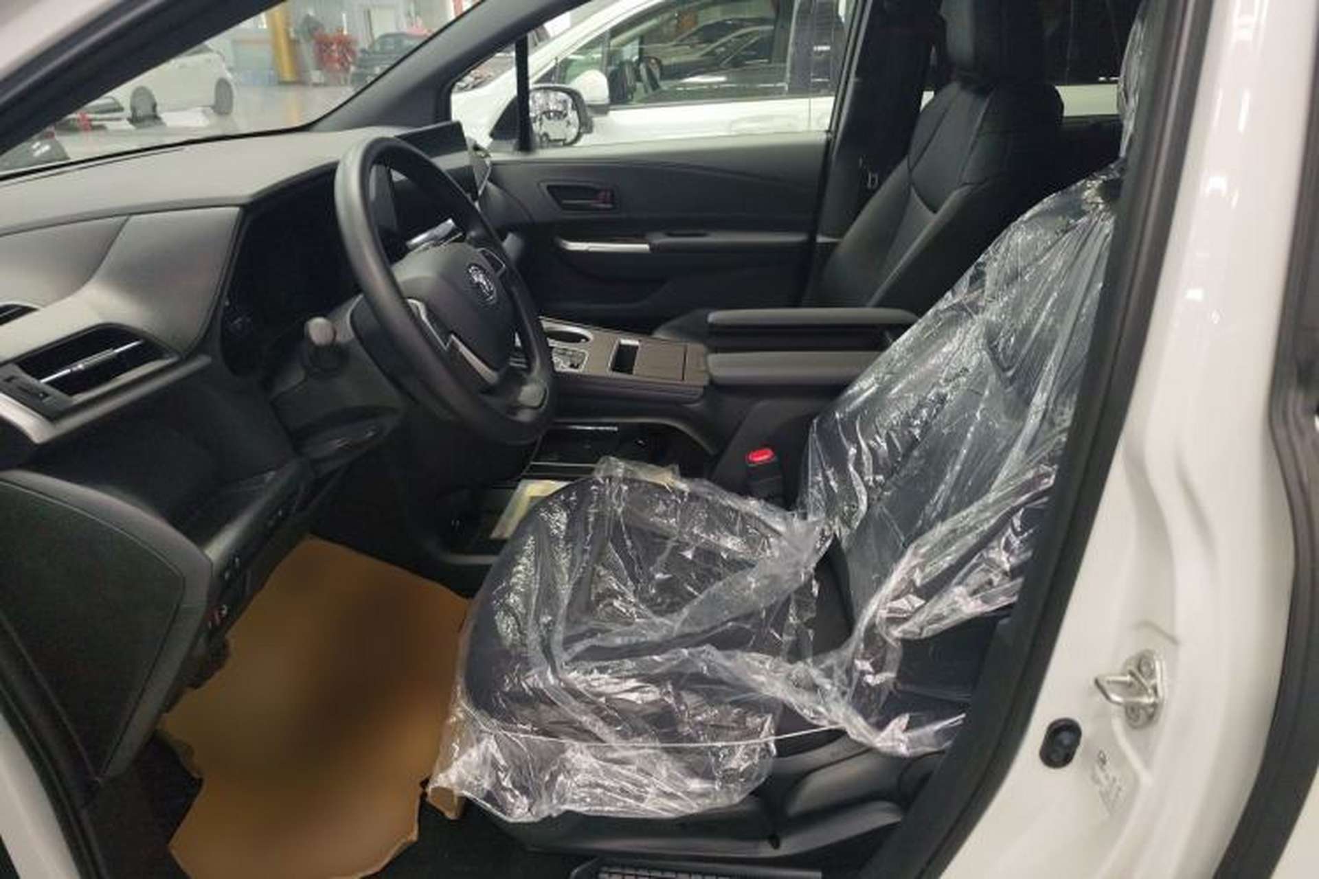 Used Toyota Granvia 2026 Model 2.5L Hybrid Comfort Edition Left Front Seat