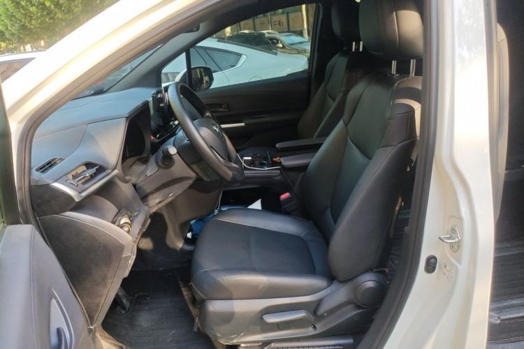 Used Toyota Granvia 2026 Model 2.5L Hybrid Comfort Edition Left Front Seat